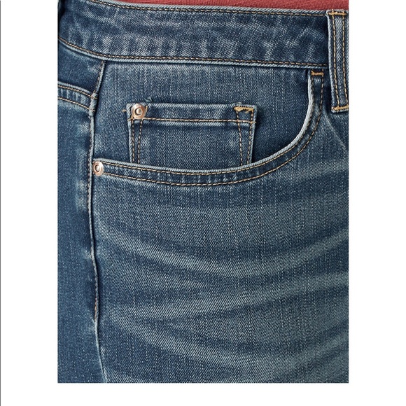 Womens Riders by Lee Capris Size 6 Medium Wash Jasper Denim New - Picture 3 of 6